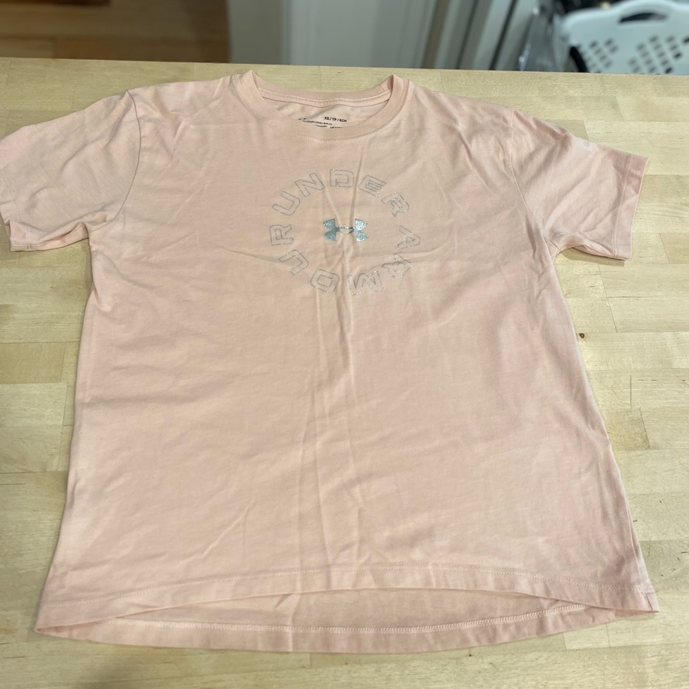 Under Armour Heatgear XS peach loose fit short sleeve Silver sparkly logo {180}